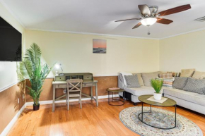 Walk to Waterfront Cozy Fall River Condo